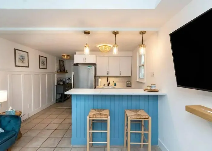 Cozy Margate Cottage - 3 Blocks To The Beach