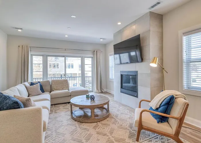 Bespoke Elegance - A Modern Coastal Masterpiece